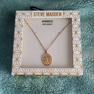 Aphrodite Steve Madden Necklace